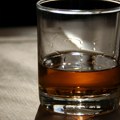 Rakija pre ručka, mnogi pogrešno misle da je to pravi eliksir ! Evo zašto može da vam naškodi više nego što mislite