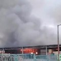 Magacin poznatog preduzeća u plamenu: Požar u Čelarevu, gust dim kulja u nebo (video)