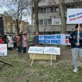 Novosađani protestovali na livadici kod Štranda zbog izgradnje crkve