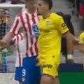 Skandal u Španiji: Uštinuo napadača Atletika za međunožje i dobio crveni karton