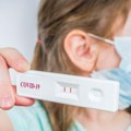 Korona menja obrazac: Nova varijanta virusa „Cikada“ pogađa decu više nego odrasle