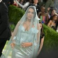 Georgina na Met Galu došla u venčanici: Ronaldo joj ne da prezime, ona suptilno poručila "Kristijano, oženi me"?
