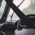 Tuča nakon nesporazuma u saobraćaju, krivična prijava zbog povreda nanetih sigurnosnim pojasom