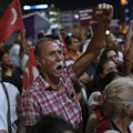 Turska: Smenjeni lider opozicione RHP Ozgur Ozel predvodio demonstracije u Ankari