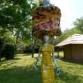 Plastično doba pred ogledalom – skulpture koje podsećaju na značaj reciklaže
