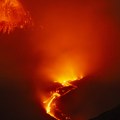 (Foto, video) Eruptirala Etna, širi se gust dim! Obustavljeni letovi: Pukotina snažno izbacuje pepeo