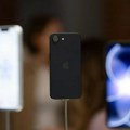 Appleov jubilarni iPhone sa staklenim dizajnom i dalje u planu za 2027.