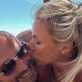 Naš pevač (43) oženio najlepšu Novopazarku, videla njegove šok fotografije u novinama, pa ga ostavila: Nakon razvoda zavoleo…