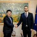 Torta sa puslicama za srećan početak: Dritan Abazović predao dužnost novom premijeru Crne Gore Milojku Spajiću: Ovako je…