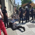 Haos pred večiti derbi: Sukob navijača kod Vukovog spomenika, policija hitno reagovala (video)