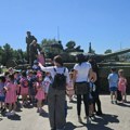 Susret sa decom, vojnicima je najdraži deo posla. Otvoreni Dan u Kasarni “Knjaz Mihailo” u Nišu [FOTO]
