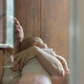 Portal Bebac: Porodilišta u Srbiji pretvorila su se u “rerne”