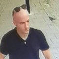 Policija u Novom Sadu traga za prevarantom, ako ga vidite, prijavite: Lažno se predstavio pa ukrao foto opremu