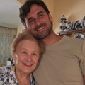 Marko Đoković u zagrljaju bake: Novakov brat objavio privatnu fotografiju i ljudi su se oduševili