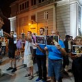 Građani Leskovca pokazivali policiji fotografije prebijanja demonstranata širom Srbije