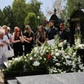 Porodica i nekolicina poznatih: Održan šestomesečni pomen Saši Popoviću