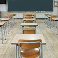 Zaposleni u školama u Zrenjaninu stupaju u štrajk upozorenja zbog smene direktora