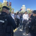 „Snaga jedinstva“: Policija studentima preprečila put do vojne parade