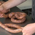Poslastica za gurmane i to s ljutom paprikom, graškom, kurkumom: Proizvodiće se u Srbiji, a za ove kobasice zainteresovani i…