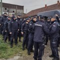 UŽIVO Lokalni izbori u 10 mesta u Srbiji: Velike tenzije i kontrola birača, policija interveniše, SNS se žali (FOTO, VIDEO)