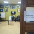 UŽIVO Lokalni izbori u 10 mesta u Srbiji: Otvorena biračka mesta, primećene grupe aktivista SNS, studenti otkrili nepravilnosti…