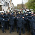 UŽIVO Izbori u 10 mesta u Srbiji: Najnapetije u Kuli, prvi nezvanični rezultati najavljeni već za 20 časova (FOTO, VIDEO)