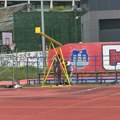 FOTO: Posle dugogodišnje nebrige Grada, novosadski basketaši sami postavili koševe na Đačkom igralištu
