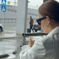 Bez trunke šminke i u jednostavnom stilu a torba - papreno skupa: Aleksandra ponela aksesor vredan 7.000 evra