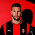 Strahinja Pavlović produžio ugovor sa Milanom do 2031.