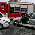 Zastrašujući sudar u Novom Sadu: Jezive slike sa lice mesta, vatrogasci izvukli jednu osobu (Foto)