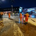 Ekipe zimske službe JKP "Čistoća" od sinoć čiste sneg: Na terenu 120 radnika
