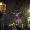 FOTO: Stanovnici Barselone verskom procesijom dočekali kišu nakon devet dana molitve protiv suše