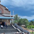 Nišlije slave Svetog Vasilija Ostroškog: Na stotine ljudi u redu ispred njegovog hrama u naselju Duvanište