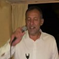 Vlade Divac se latio mikrofona na veselju! Slavilo se do kasno u noć, a košarkaš zapevao ovaj hit: Cela sala uglas sa njim…