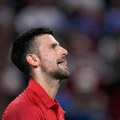 Novak Đoković se fotkao u travi do kolena, pa se oprostio od Šangaja: "Napuštam Kinu sa stilom..."