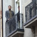Protest ispred prorežimskih medija, na ulazu u Novosti nalepnice „pacovi“, Žeželj virio sa terase Kurira