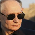 Pogledajte kako izgleda putinov stan: Sve pršti od luksuza, otvorio čak i frižider, ima i kapelu (video)