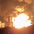 (Video) Ukrajinci pogodili najveću rafineriju nafte ruskog giganta: Odjekivale eksplozije, ogroman crni gust dim iznad grada…