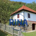 U ovom selu pravi se najstarija čista rakija šljivovica: Radisav je šesta generacija koja čuva tradiciju - naučnici sa…