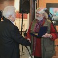 “Bdenje” u Kragujevcu: Obeležena poslednja noć sećanja na stradale i dodeljene nagrade Salona antiratne karikature