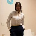 Stjuardesa pokazala šta nosi ispod uniforme, ljudi pali u trans: "Kako to možeš?" (video)