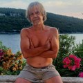 Žika Todorović se skinuo u bigovu! Glumac pozirao bez majice na svojoj terasi, pa pokazao morski raj u kojem puni baterije