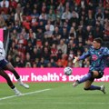 (VIDEO) Petrović briljira na golu, Everton mu ne može ništa