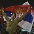 Suze, pesma i vatromet na ulicama Srbije: Hiljade građana proslavile pobedu Studentske liste (FOTO, VIDEO)