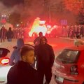 Pristalice Studentske liste okupile se ispred Pinka, kordon policije štiti zgradu
