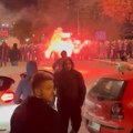 Pristalice Studentske liste okupile se ispred Pinka, kordon policije štiti zgradu