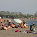 Prizor sa plaže u Ulcinju koji je podelio Srbe – zbog ove pesme