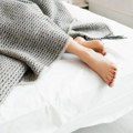 Svako veče stavlja komad sapuna u posteljinu – rešila problem „nemirnih nogu“