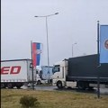 (VIDEO) Grupa kamiondžija blokirala granični prelaz Kelebija: „Očekujemo da nam se neko obrati“