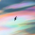 VIDEO: Snimljen redak nebeski fenomen - oblaci duginih boja